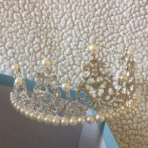 Stunning Princess 👸 tiara with pearl decorations
